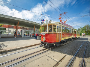 VÍKEND PODLE DRBNY: tankové dny, historická tramvaj či bus na Zubačku nebo závod driftů