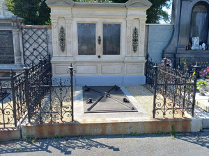 Jedna ze starých německých hrobek obnovená v rámci druhé etapy prací.