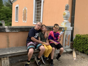 Když se narodili, vážili dohromady necelých 1200 gramů. Do života to Matějovi a Šimonovi přineslo řadu zdravotních problémů