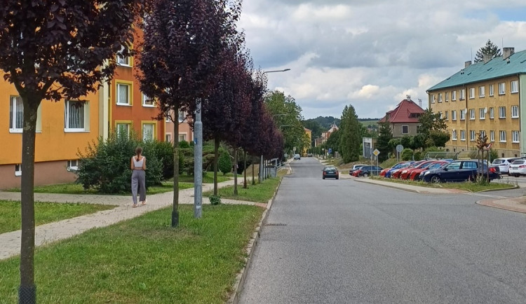 Frýdlant mění staré lampy veřejného osvětlení za moderní úsporné LED. Na podzim už budou v celém městě