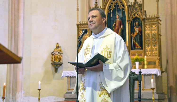 S Chrastavou se po 11 letech rozloučil oblíbený farář Radek Vašinek, byl převelen do Prahy