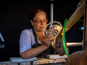 Bižuterie, sklo a krásné ženy. Od čtvrtka v jabloneckém Eurocentru v rámci prodejní výstavy Křehká krása