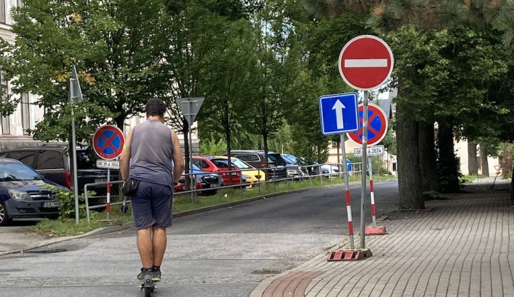 Jaká jednosměrka platí? Značení objížďky v Liberci může mást