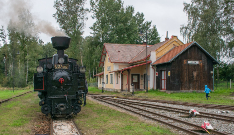 Na jindřichohradeckou úzkokolejku po skoro dvou letech vyjel dnes vlak