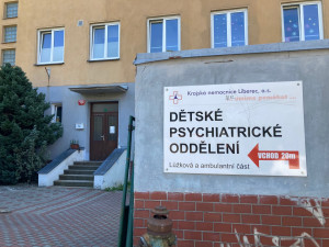 Liberecká nemocnice hledá firmu na opravu dětské psychiatrie.