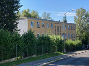 Liberecká nemocnice hledá firmu na opravu dětské psychiatrie.