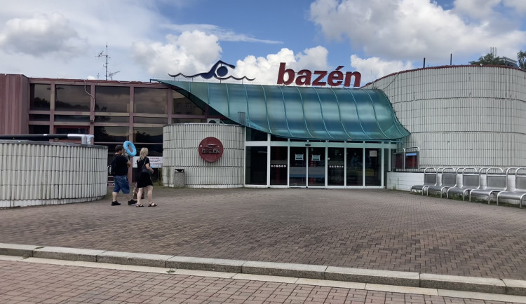 Co bude dál s libereckým bazénem? S rekonstrukcí se počítá, v případě války firem plánuje Liberec zimní provoz