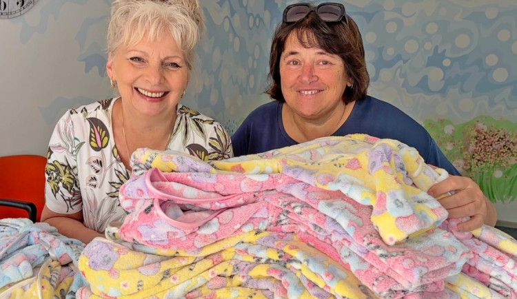 Chrastavská miminka dostanou při vítání občánků originální dárek – ručně šité župánky