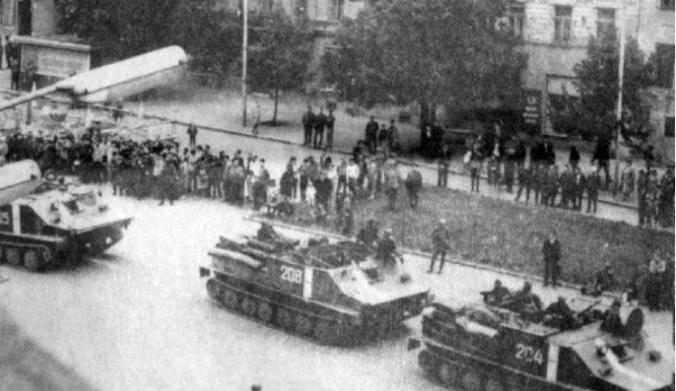 FOTO: Úmrtí muže z Popic, vzkazy okupantům i utajený rozhlas. Zavzpomínejte na srpen 1968 v Jihlavě