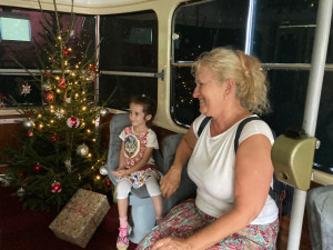 Mezi Libercem a Jabloncem jezdí vánoční tramvaj, příští týden bude vánoční atmosféru šířit na trase Liberec - Vratislavice