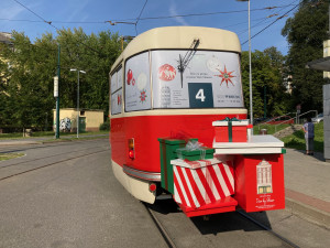 Mezi Libercem a Jabloncem jezdí vánoční tramvaj, příští týden bude vánoční atmosféru šířit na trase Liberec - Vratislavice