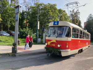 Mezi Libercem a Jabloncem jezdí vánoční tramvaj, příští týden bude vánoční atmosféru šířit na trase Liberec - Vratislavice