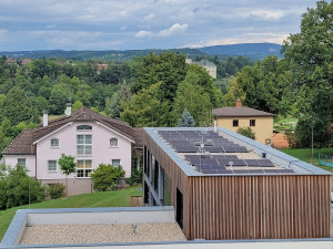 Turnov investuje do energetické soběstačnosti. Na dvou městských budovách zřídil fotovoltaické elektrárny