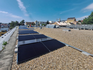 Turnov investuje do energetické soběstačnosti. Na dvou městských budovách zřídil fotovoltaické elektrárny