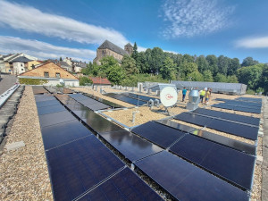 Turnov investuje do energetické soběstačnosti. Na dvou městských budovách zřídil fotovoltaické elektrárny