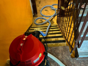 Nový vodní vysavač vyzkoušeli frýdlantští hasiči v ostrém provozu. Pomohl po prudkých bouřkách v minulém týdnu