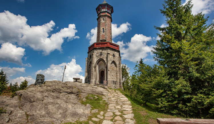 Tipy na výlety v Krkonoších – magické výhledy i zapadlí vlastenci