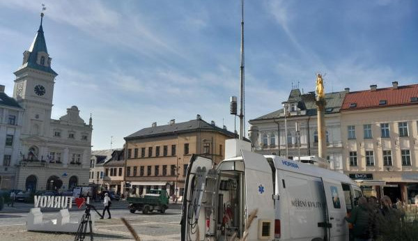 Měření v Turnově ukázalo největší znečištění ovzduší na náměstí Českého ráje