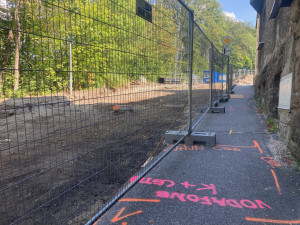 Dvorská ulice v Liberci, hlavní přístupová cesta na Králův háj, se dopravě otevře až začátkem října