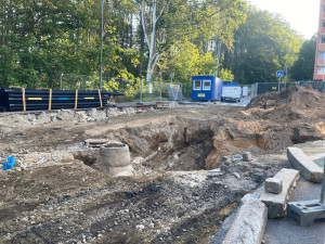 Dvorská ulice v Liberci, hlavní přístupová cesta na Králův háj, se dopravě otevře až začátkem října