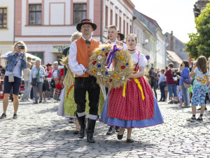 Frýdlant hostí Krajské dožínky. Bavit bude dožínkový průvod i s traktory, zemědělský program v parku či koncerty