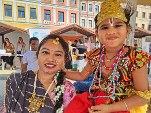 Festival národnostních menšin láká před libereckou radnici na ukázku cizích kultur i ochutnávku specialit