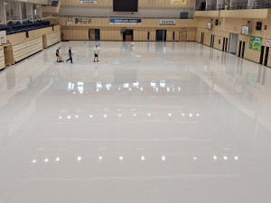 Jablonecká městská hala má novou a moderní palubovku