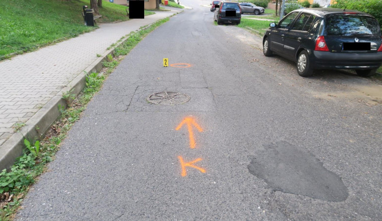 Silně opilý muž se v Železném Brodě vydal na cestu na elektrokoloběžce. Skončil v nemocnici