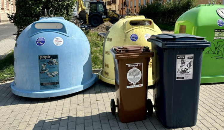 Chrastava rozmístila po městě popelnice na bioodpad.