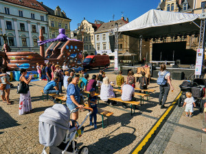 Náměstí před libereckou radnicí bude patřit Tulifest. Láká na soutěž kapel, program pro rodiny i hity Rammsteinů
