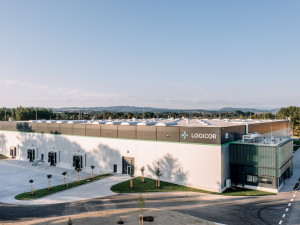 Ze zchátralé panelárny v Příšovicích je logistický areál. Prvním nájemcem se stal pivovar