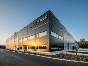 Ze zchátralé panelárny v Příšovicích je logistický areál. Prvním nájemcem se stal pivovar