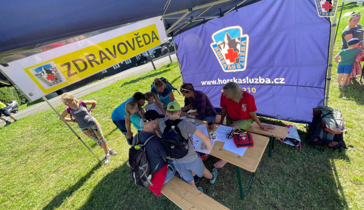 S horskou službou kolem Ještědu