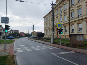 Raspenava nechala u školy instalovat semafor, zaručí bezpečnější přecházení frekventované silnice