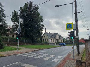 Raspenava nechala u školy instalovat semafor, zaručí bezpečnější přecházení frekventované silnice