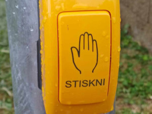 Raspenava nechala u školy instalovat semafor, zaručí bezpečnější přecházení frekventované silnice