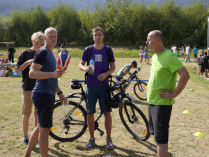 Kapely, soutěže i ukázky hasičů. Na Spáleništi slavnostně otevřeli víceúčelové hřiště