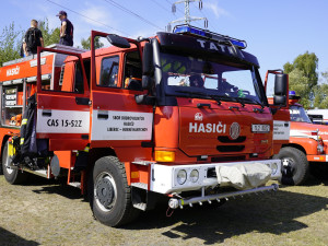 Kapely, soutěže i ukázky hasičů. Na Spáleništi slavnostně otevřeli víceúčelové hřiště