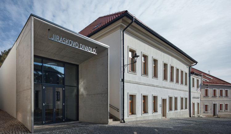 Rekonstrukce Jiráskova divadla v České Lípě je nominována na zisk Národní ceny architektů