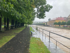 Hladina Smědé rychle stoupá. Starosta Hejnic vyhlásil všeobecnou výstrahu, ve hře je evakuace obyvatel