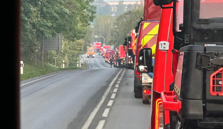 Tři desítky hasičů, devět záchranářů, milion od Šestky, Desítky i Slavie. Z Prahy už do oblastí zasažených povodněmi dorazila první pomoc