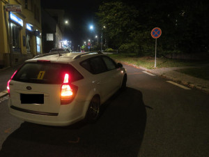 Chodce přecházejícího mimo přechod srazilo auto. Nadýchal čtyři a půl promile