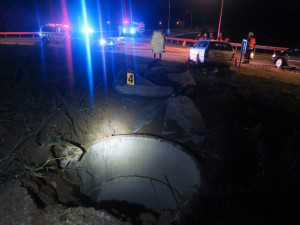 Nový kruháč u Svoru projel rovně. Mladý řidič nadýchal přes dvě promile.