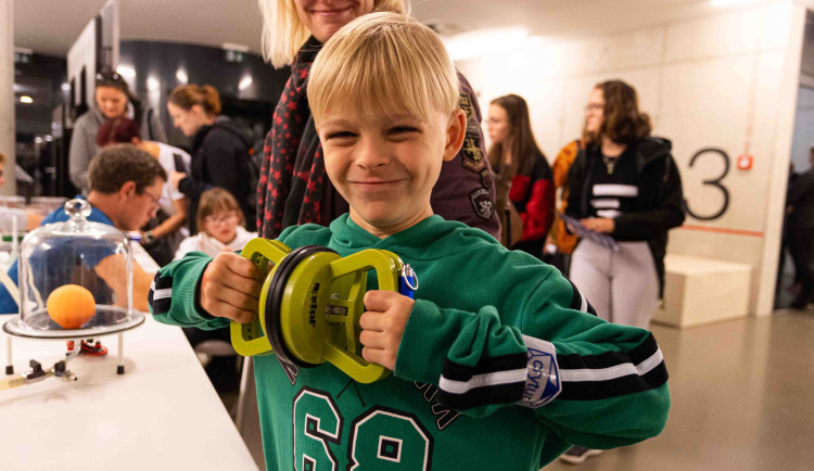 Noc vědců nabídne v Liberci na Technické univerzitě 50 stanovišť, poprvé se zapojí i sportovní hala v Harcově