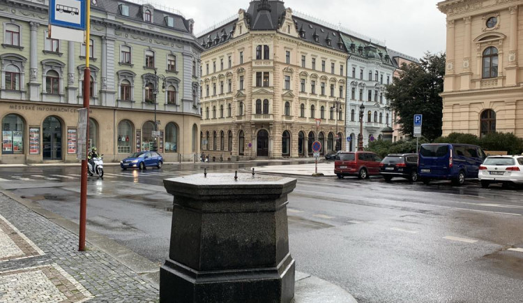 Od radnice zmizela meteobudka. Zamířila na restaurování