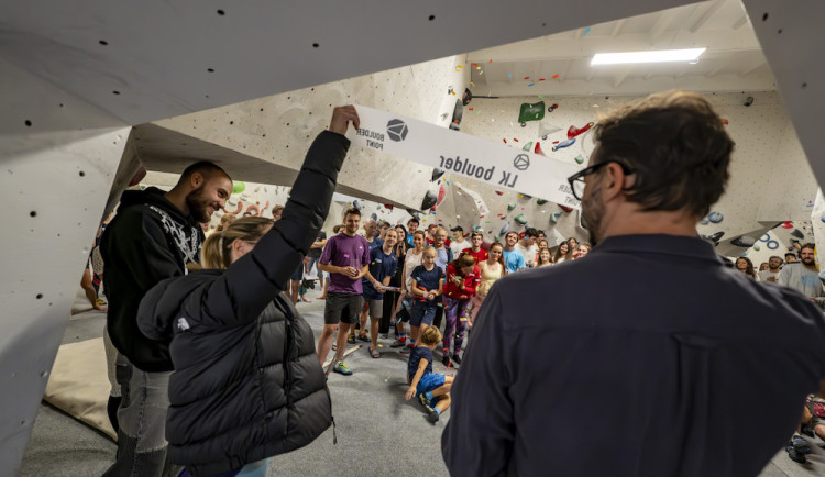 Boulderistka Jana Švecová otevřela novou lezeckou halu v Liberci