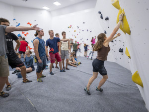 Boulderistka Jana Švecová otevřela novou lezeckou halu v Liberci