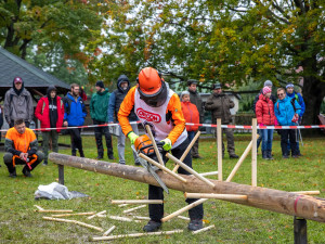 Frýdlantský park bude ve středu a ve čtvrtek hostit soutěž středoškolských týmů Jizerský dřevorubec
