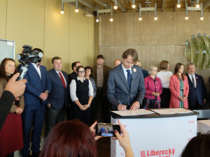 Liberecký kraj povede příští čtyři roky koalice Starostů a Spolu. Jejich zástupci na Ještědu podepsali koaliční smlouvu