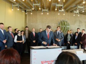 Liberecký kraj povede příští čtyři roky koalice Starostů a Spolu. Jejich zástupci na Ještědu podepsali koaliční smlouvu